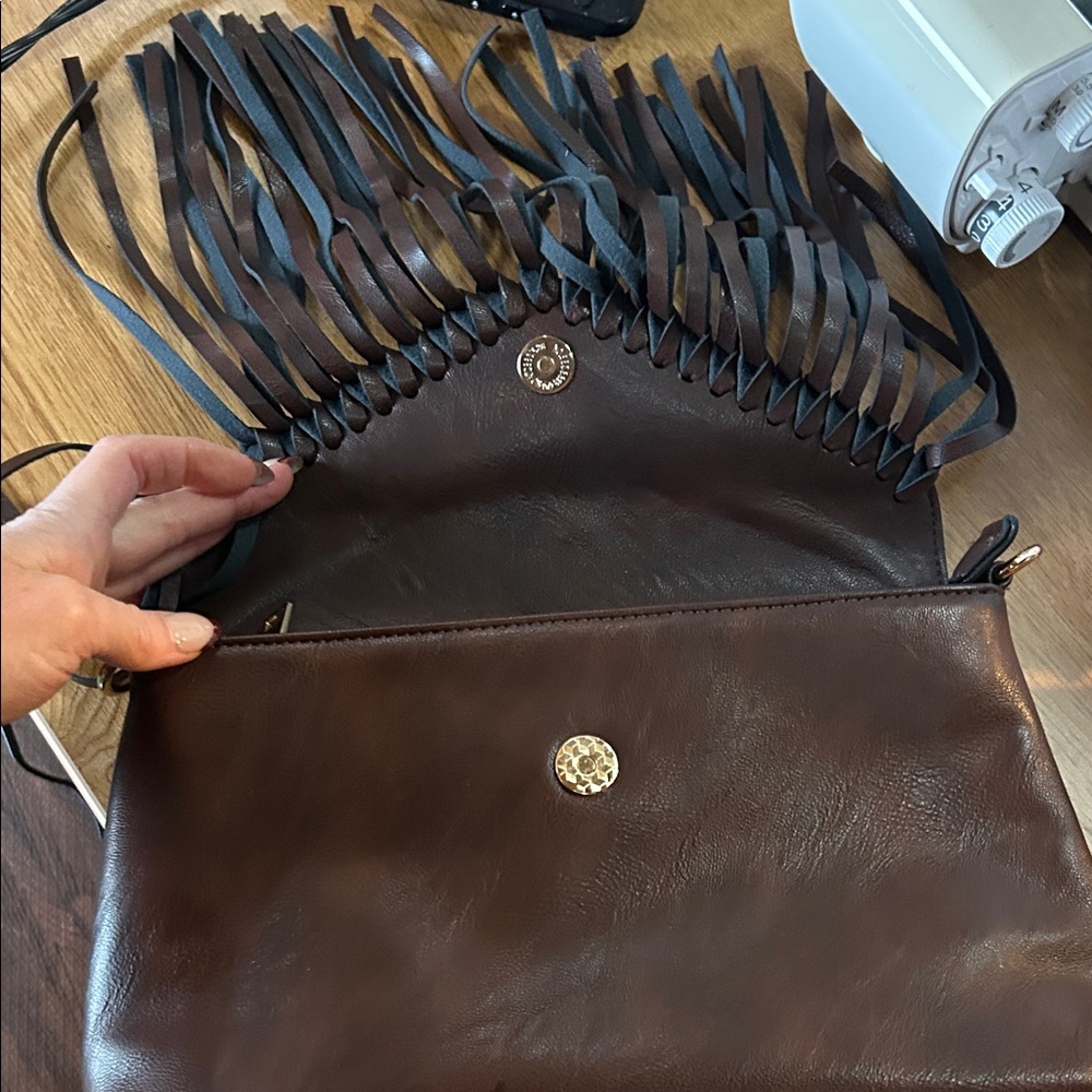 Fringed brown Crossbody Bag - Classic Boho Style - Picture 3 of 8